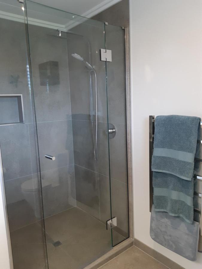 Seascape Hideaway Pohara Apartment Bagian luar foto