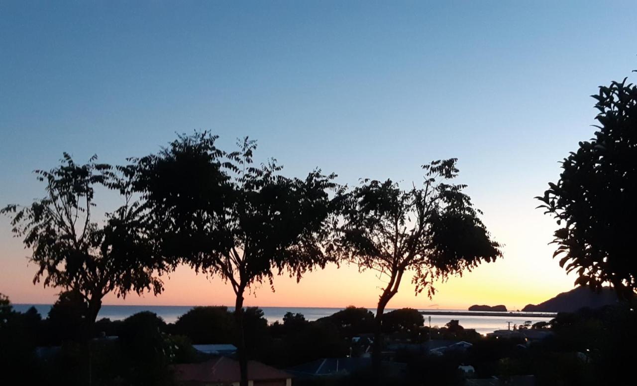 Seascape Hideaway Pohara Apartment Bagian luar foto